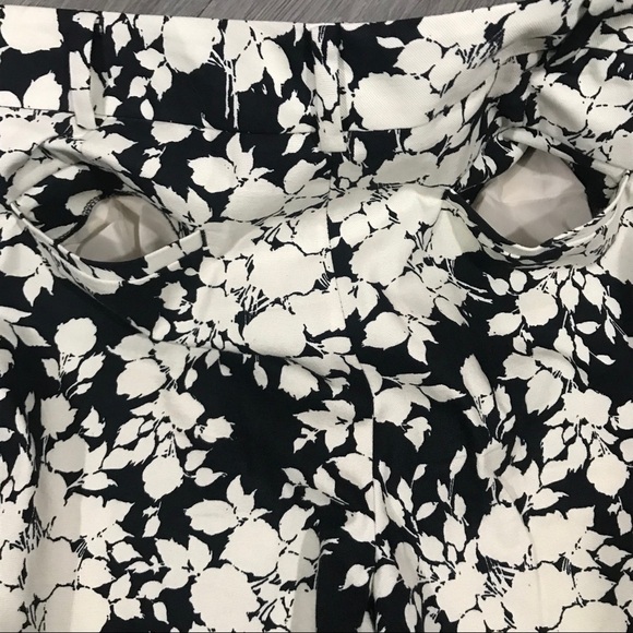 Talbots Black & Ivory Floral Signature Crops - Picture 6 of 7